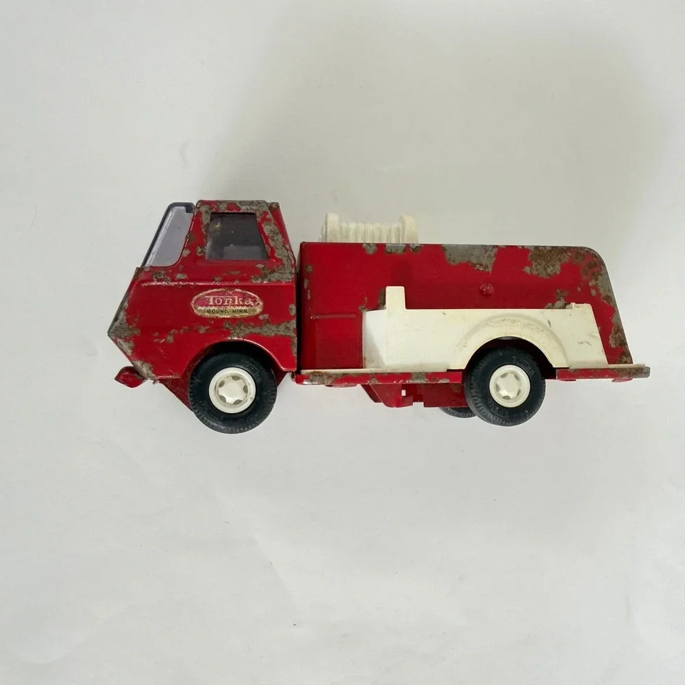 Vintage Tonka Fire Truck Pressed Steel‎ Red White Ladder Truck Toy USA